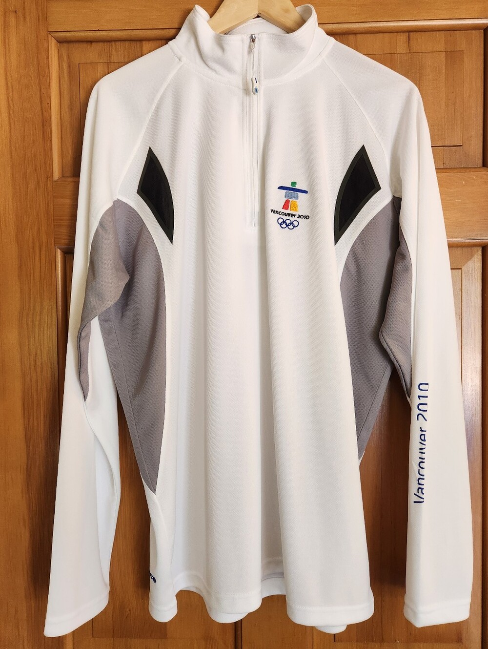 Vancouver 2010 Olympic Quarter-Zip Pullover - White & Gray - Size L